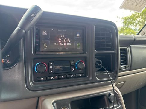 Used 2003 Chevrolet Suburban 2500 LT w/ LT Preferred Equipment Group AWD/4WD image 8