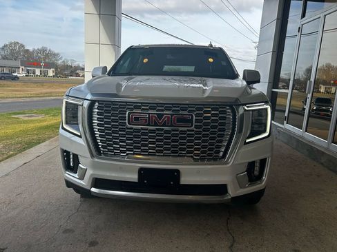 Used 2021 GMC Yukon XL Denali image 3