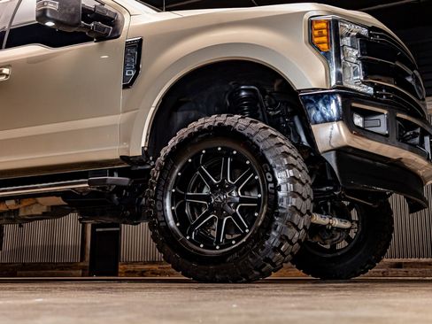 Used 2017 Ford F350 Lariat image 10