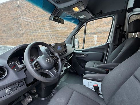 Used 2024 Mercedes-Benz Sprinter 2500 image 9
