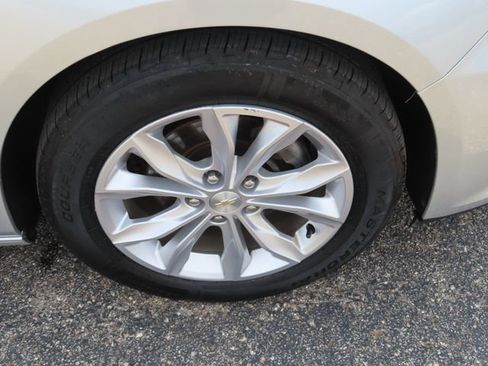 Used 2019 Chevrolet Malibu LT FWD image 12