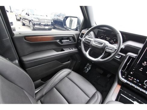Used 2026 GMC Yukon XL Denali w/ Sun & Power Step Package AWD/4WD image 8