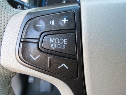 Used 2011 Toyota Sienna XLE image 14