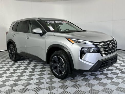 Certified 2024 Nissan Rogue SV FWD image 2
