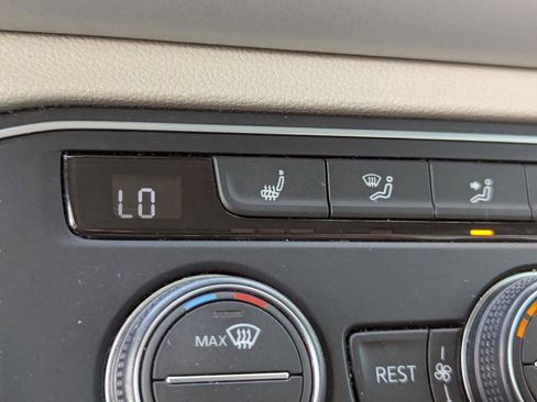 Used 2021 Volkswagen Atlas SE w/ Panoramic Sunroof Package FWD image 39
