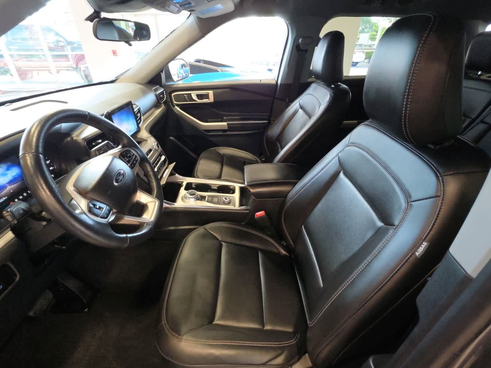 Used 2023 Ford Explorer XLT w/ Equipment Group 202A AWD/4WD image 14