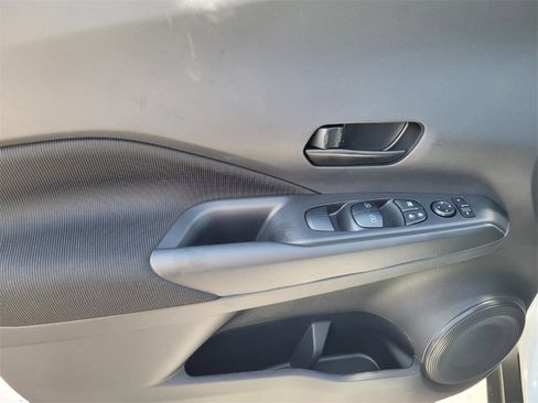 New 2025 Nissan Kicks Play S image 18