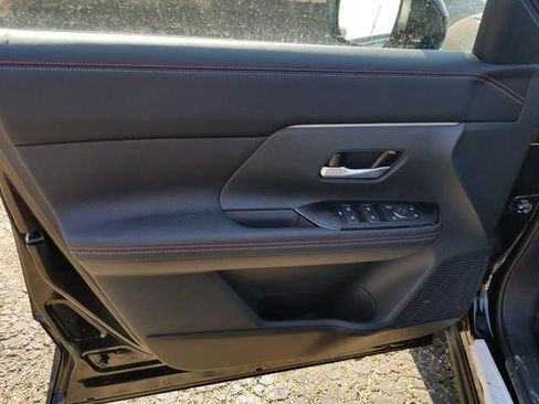 New 2025 Nissan Kicks SR image 8