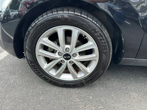 Used 2017 Kia Soul + FWD image 10