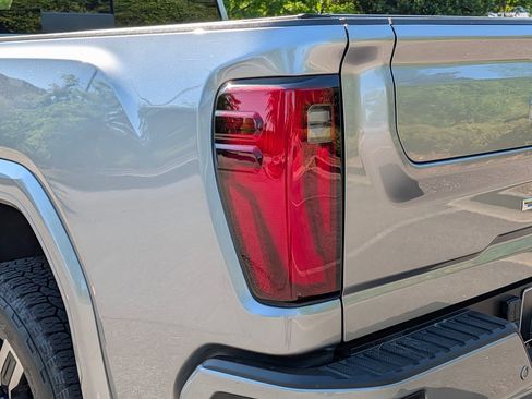 Used 2025 GMC Sierra 2500 Denali Ultimate image 16