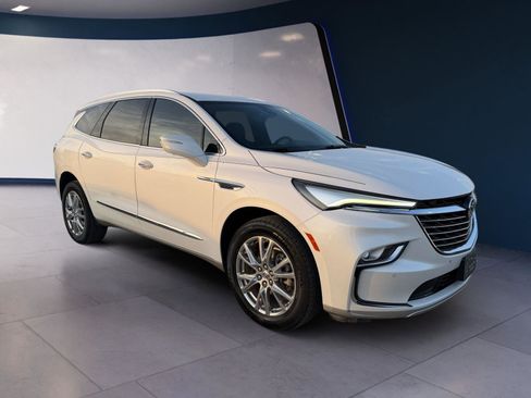 Used 2023 Buick Enclave Premium image 7