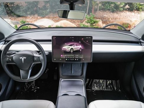 Used 2023 Tesla Model Y Long Range AWD/4WD image 12