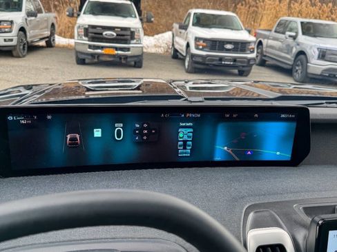 Used 2025 Ford Expedition Active image 30