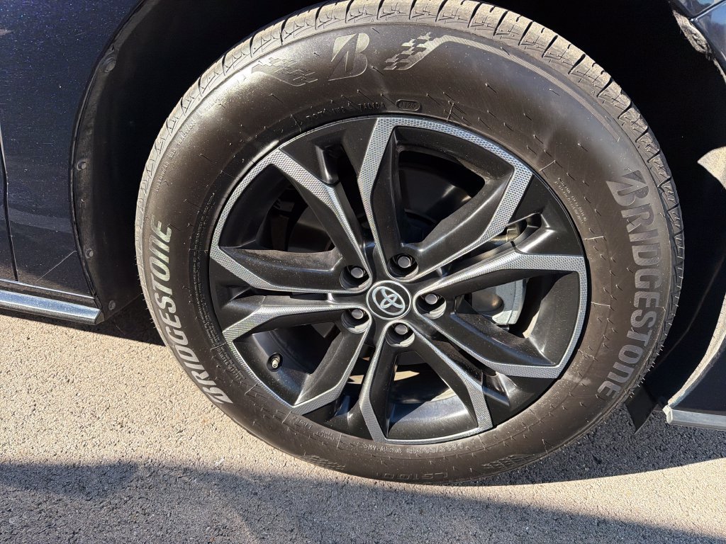 Used 2025 Toyota Sienna Platinum AWD/4WD image 10