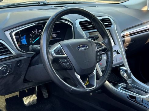 Used 2014 Ford Fusion SE w/ Equipment Group 202A FWD image 18