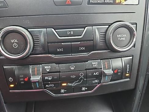 Used 2019 Ford Explorer XLT w/ Equipment Group 202A image 28