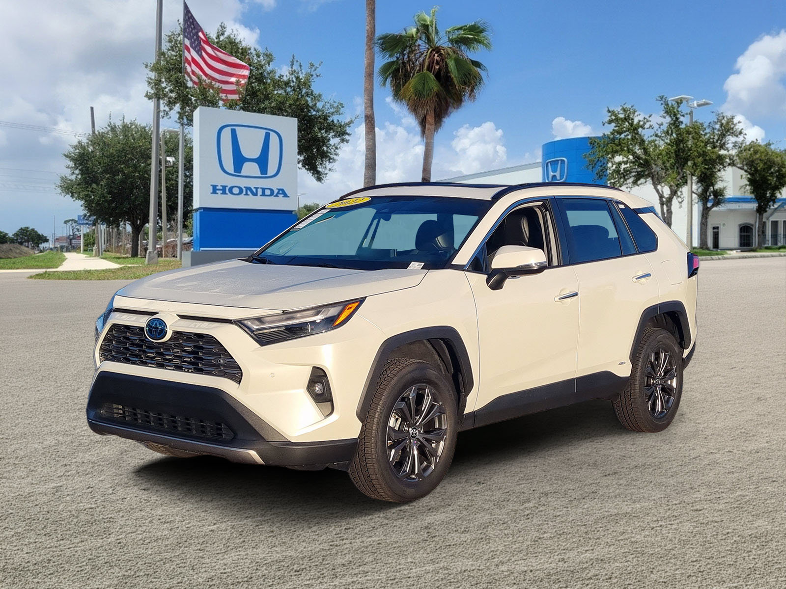 Used 2022 Toyota RAV4 Limited AWD/4WD image 4