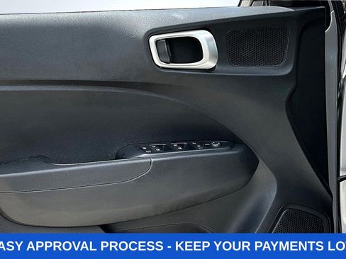 Used 2025 Hyundai Venue SEL FWD image 26