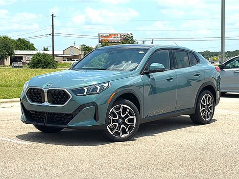 New 2026 BMW X2 xDrive28i w/ Technology Package AWD/4WD image 2