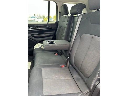 Used 2023 Jeep Grand Cherokee Laredo AWD/4WD image 14