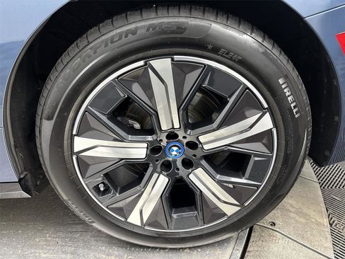 Used 2026 BMW iX xDrive60 w/ Dynamic Handling Package image 27