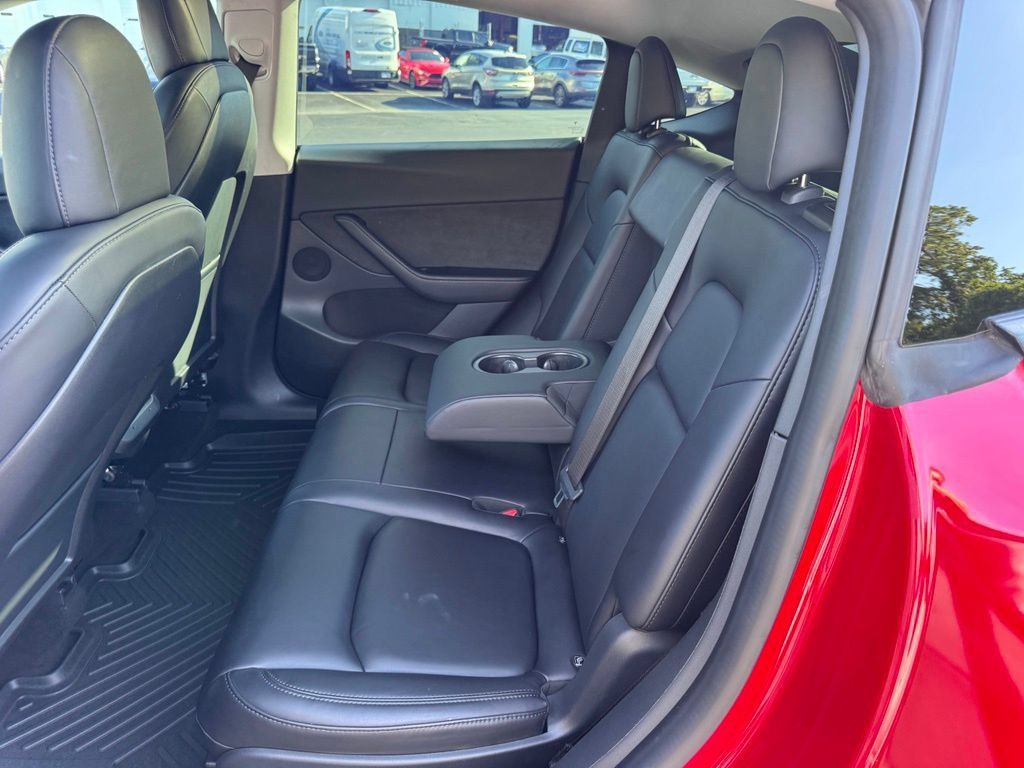 Used 2022 Tesla Model Y Long Range AWD/4WD image 27