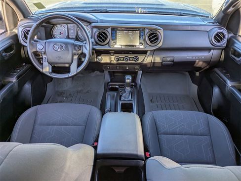 Used 2017 Toyota Tacoma TRD Sport image 15