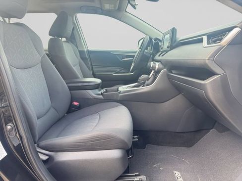 Used 2019 Toyota RAV4 XLE w/ Convenience Package FWD image 15