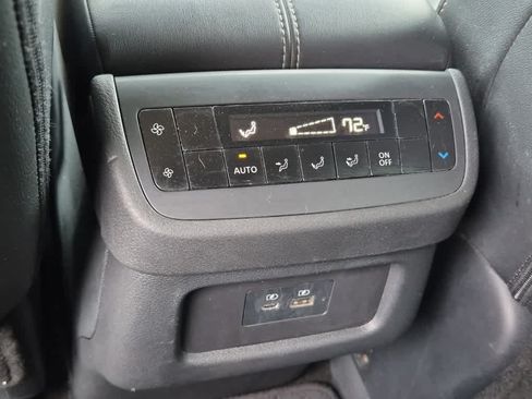 Used 2023 Nissan Pathfinder SL AWD/4WD image 9