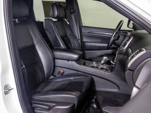 Used 2018 Jeep Grand Cherokee Altitude image 48