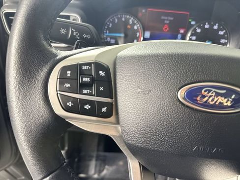 Used 2020 Ford Explorer XLT w/ Equipment Group 202A AWD/4WD image 13