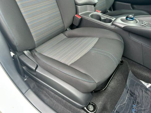 Used 2025 Nissan Leaf S FWD image 29