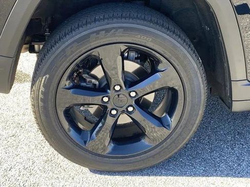 Certified 2023 Jeep Grand Cherokee Altitude image 30