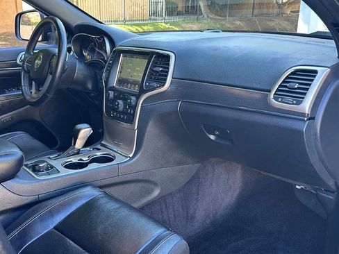 Used 2017 Jeep Grand Cherokee Limited w/ Luxury Group II image 24