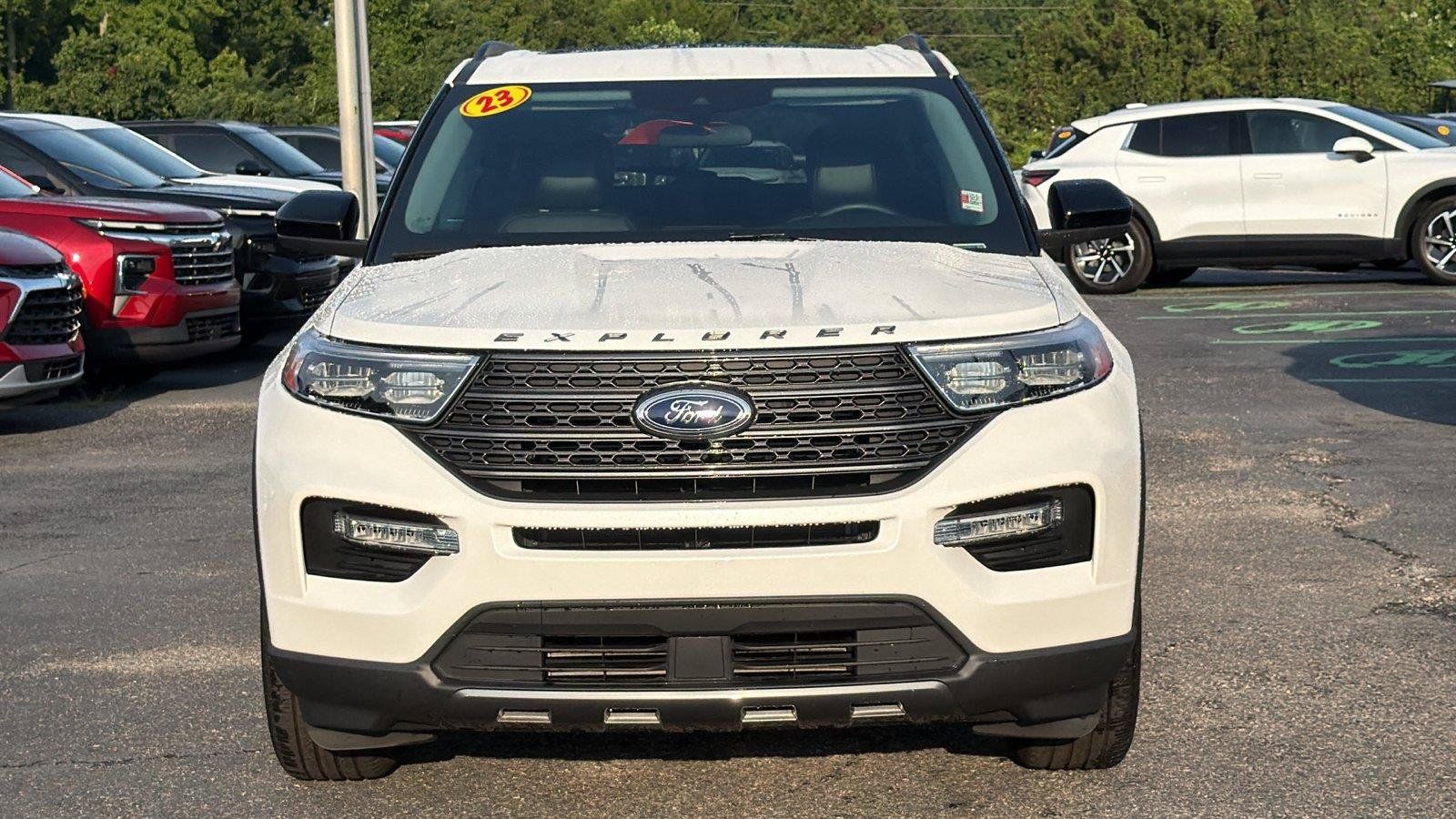 Used 2023 Ford Explorer XLT w/ Equipment Group 202A RWD image 2