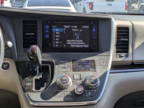 Used 2016 Toyota Sienna XLE image 12