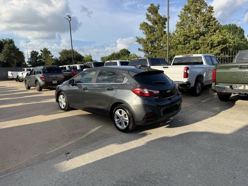 Used 2018 Chevrolet Cruze LT w/ Convenience Package FWD image 4
