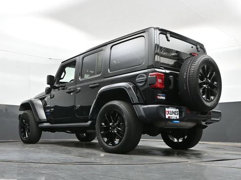 Used 2022 Jeep Wrangler Unlimited Sahara w/ Cold Weather Group AWD/4WD image 48