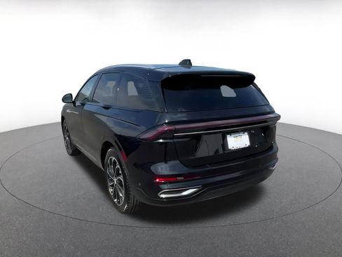 Used 2024 Lincoln Nautilus Reserve image 11