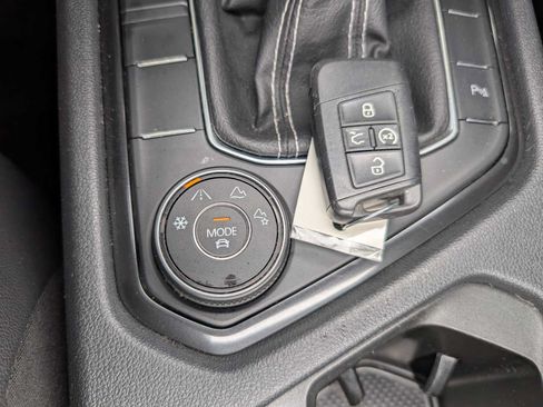 Used 2022 Volkswagen Tiguan SE R-Line AWD/4WD image 28