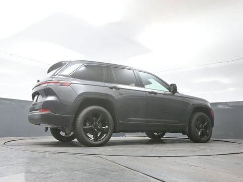 New 2026 Jeep Grand Cherokee Limited w/ Limited Altitude Package AWD/4WD image 37