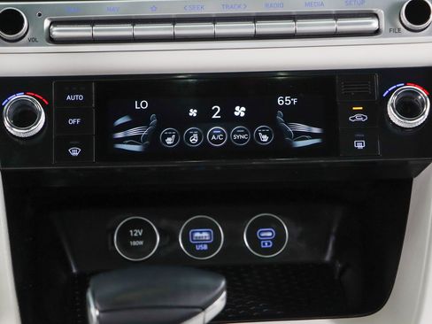 Used 2025 Genesis G70 2.5T AWD/4WD image 20