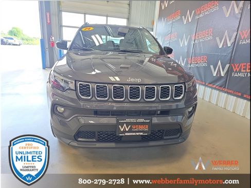 Used 2024 Jeep Compass Latitude AWD/4WD image 5