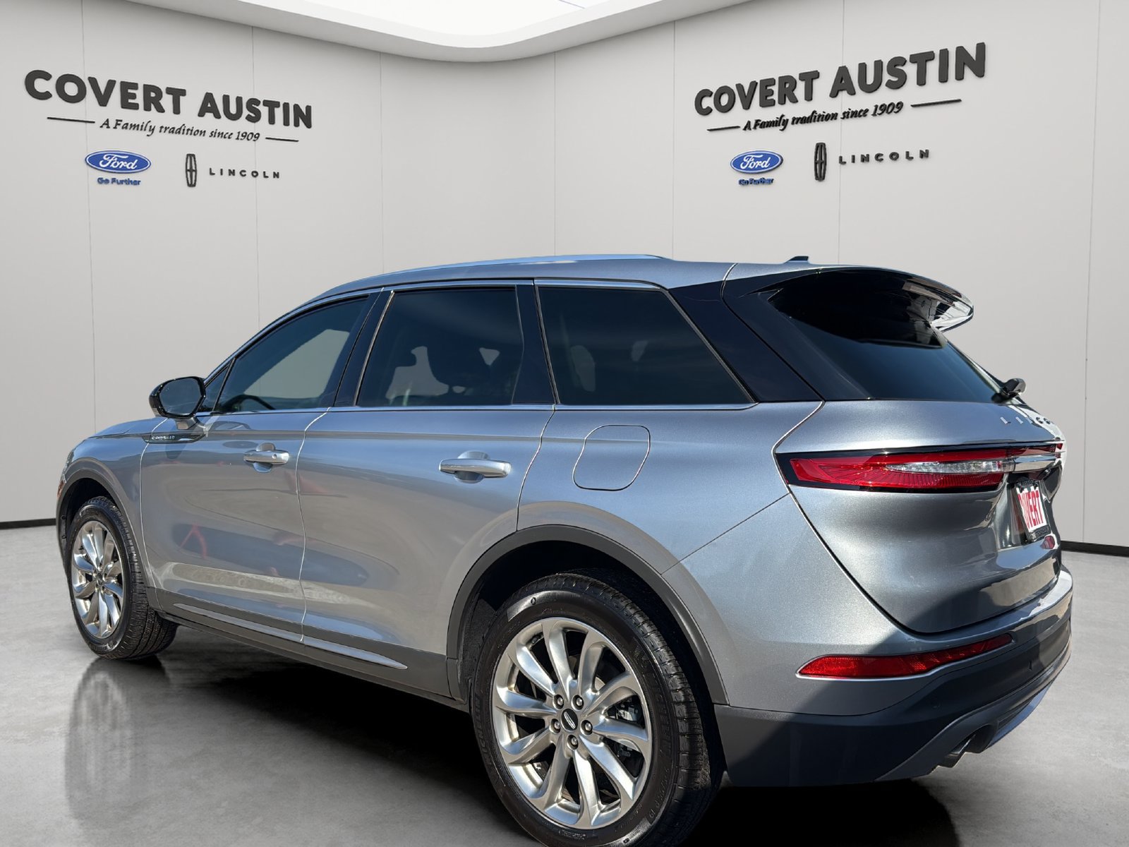 Used 2022 Lincoln Corsair FWD w/ Premium Package image 3