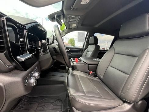 Used 2025 GMC Sierra 3500 SLT w/ X31 Off-Road Package AWD/4WD image 18
