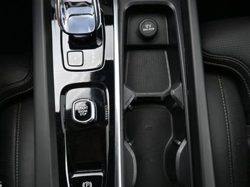 Used 2023 Volvo XC60 B5 Ultimate w/ Climate Package FWD image 12