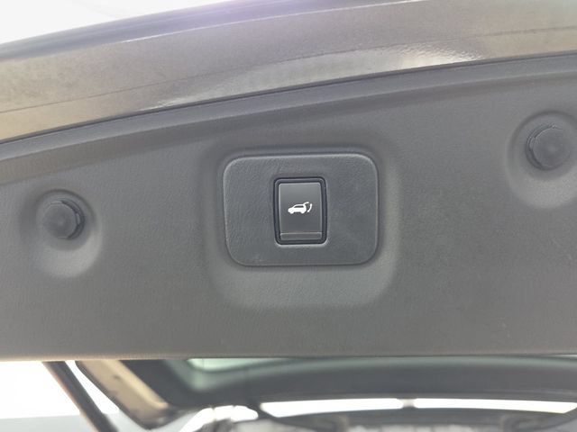 Used 2018 Nissan Pathfinder Platinum FWD image 31