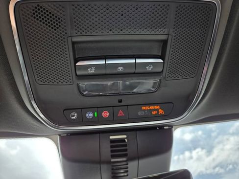 Used 2024 Chevrolet Traverse RS AWD/4WD image 39