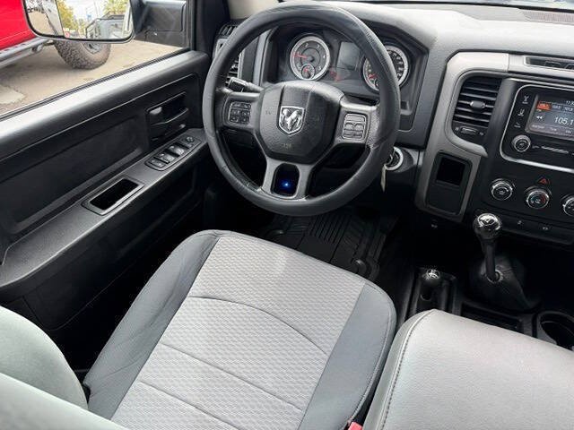 Used 2015 RAM 2500 Tradesman w/ Chrome Appearance Group AWD/4WD image 12