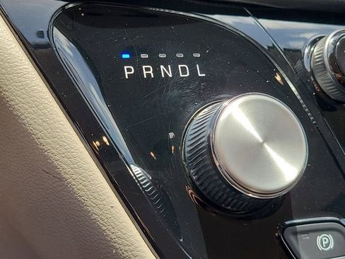 Used 2023 Chrysler Pacifica Touring-L FWD image 29